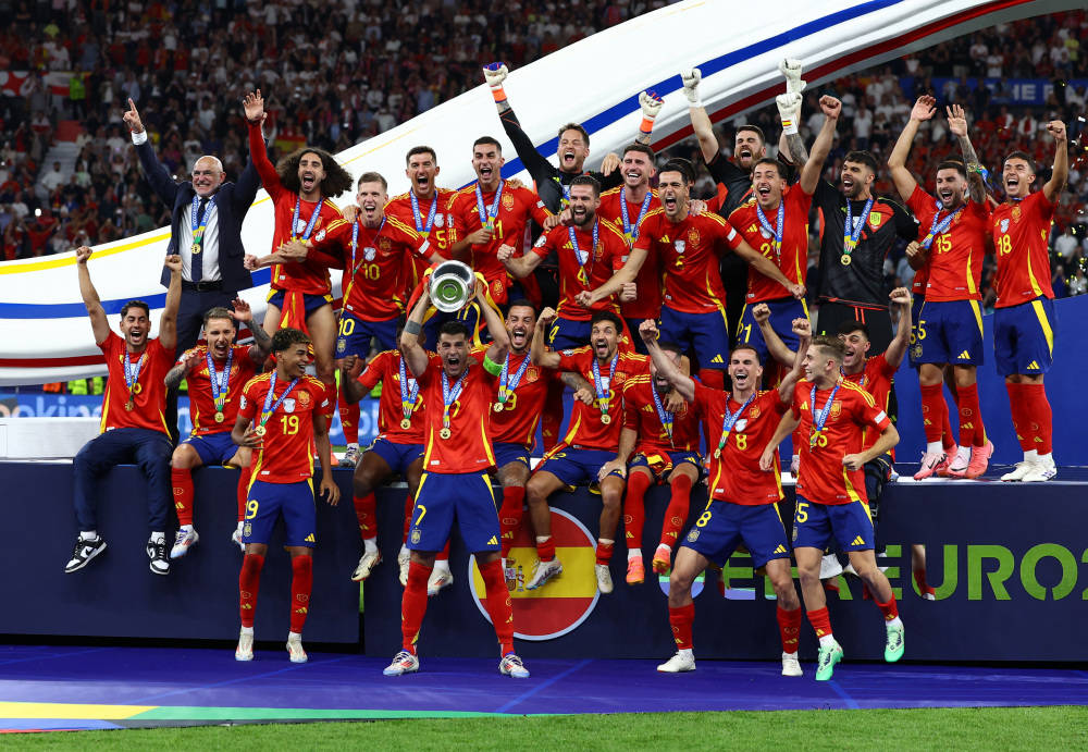 开云体育在线-欧洲杯预选赛场面混乱，各队争相夺冠